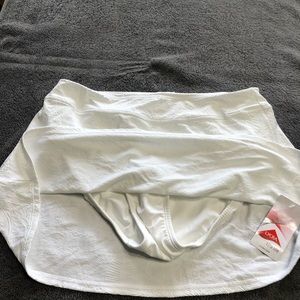 Womens Lands End white paisley print swim skirt, NWT. Size 10P.